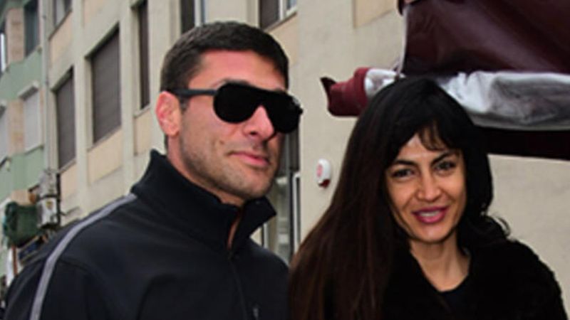 Tuğba Ekinci, pırlanta yüzüklerini gösterdi