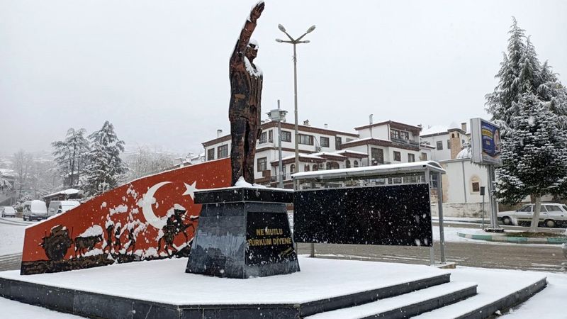 Antalya'nın yüksek kesimleri beyaza büründü