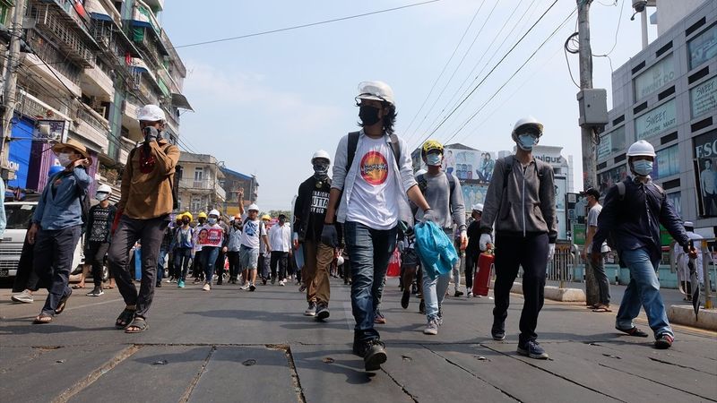 Myanmar'da göstericilerin darbe karşıtı protestoları sürüyor