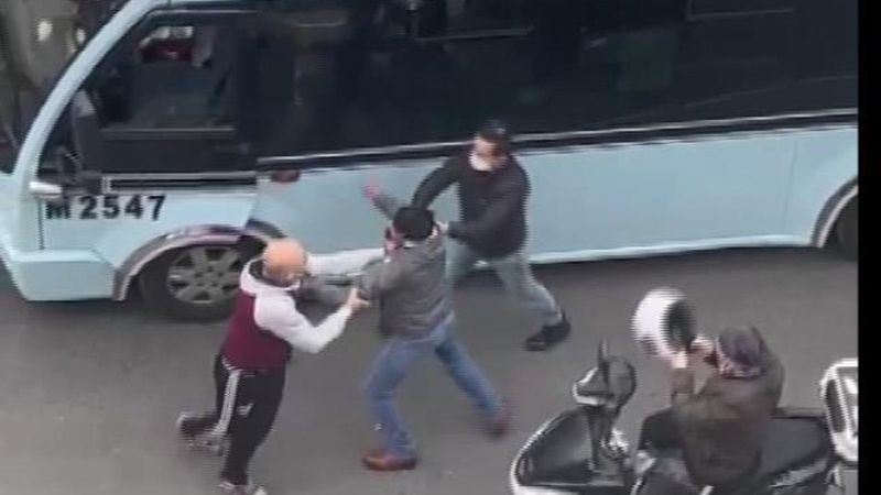Kadıköy'de minibüsçü kavgasını kuryeler ayırdı