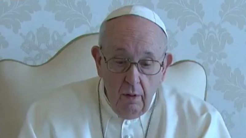 Papa, selamün aleyküm diyerek konuşmasına başladı