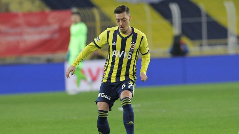 Mesut Özil sakatlandı