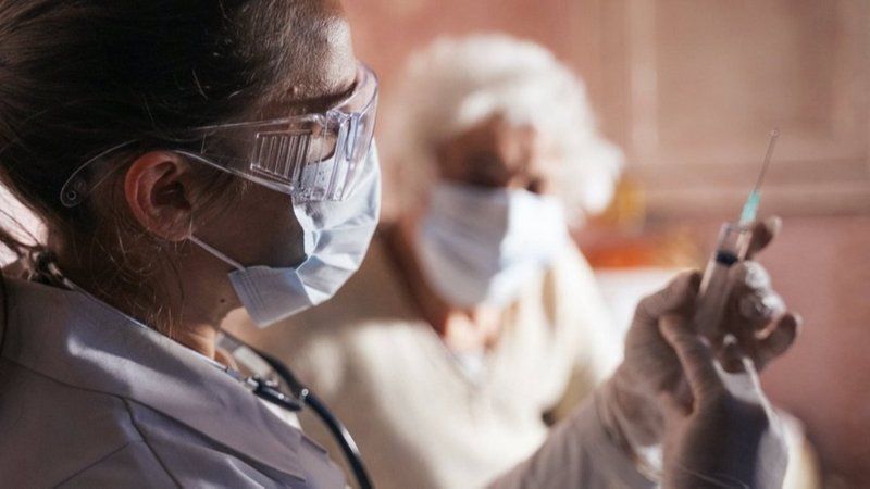 60 yaş ve üzeri ne zaman aşı olacak? 60 yaş üstü aşı randevusu nasıl alınır? e-Nabız korona aşı randevusu..