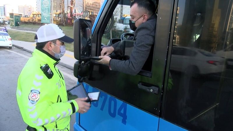 Maltepe'de fazla yolcu alan minibüs şoförüne ceza