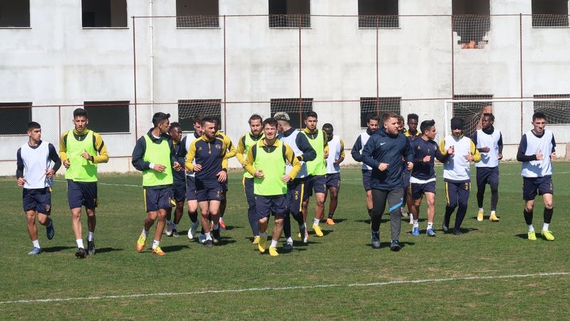 Mali polisler, Menemenspor kulübünü bastı