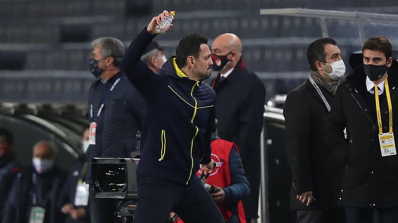 Erol Bulut sinirden su şişesini fırlattı