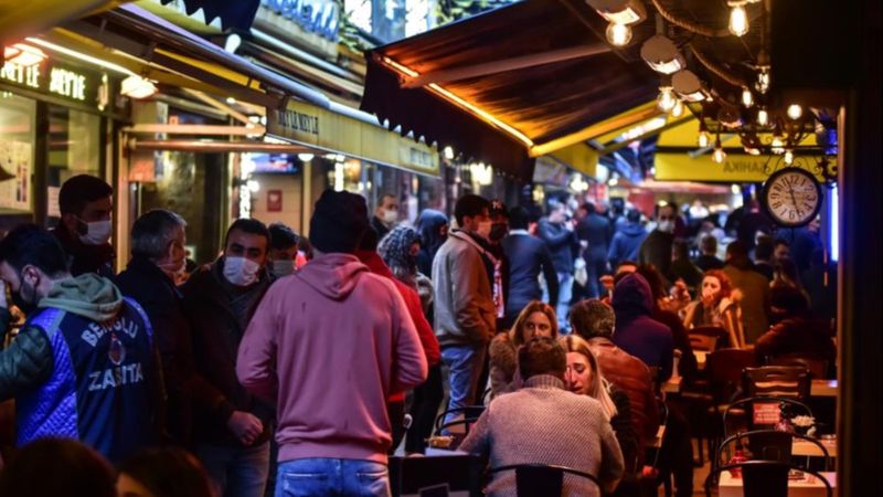 İstiklal Caddesi’nde korona virüs denetimi