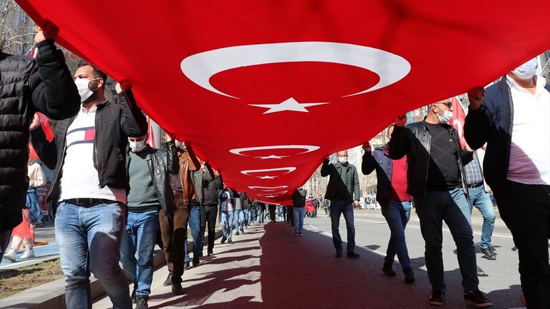 Batman'da 'Şehitlere Saygı, Teröre Lanet' yürüyüşü düzenlendi