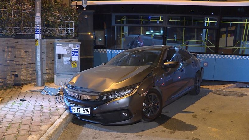 Antalya'da halk otobüsü, apartmanın bahçesine girdi