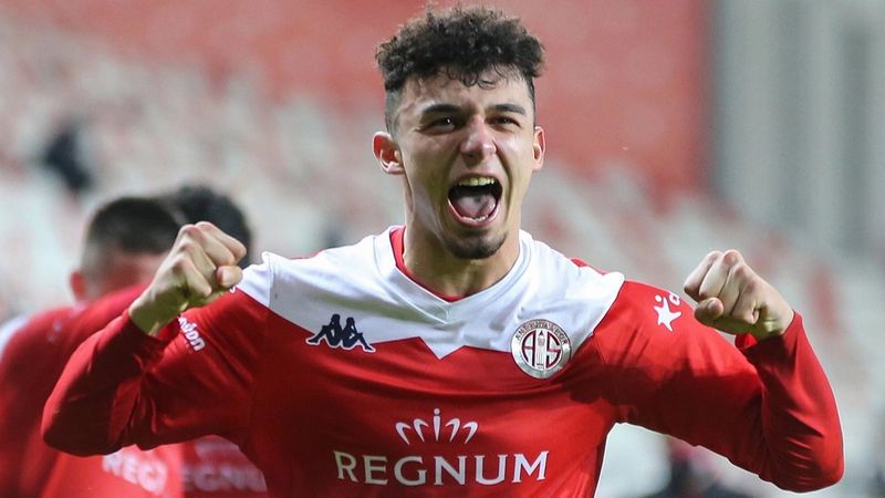 Trabzonspor, Gökdeniz Bayrakdar'ı istiyor