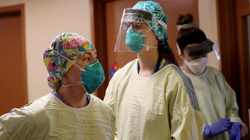 İngiliz hemşireler hükümetin zam teklifini beğenmedi