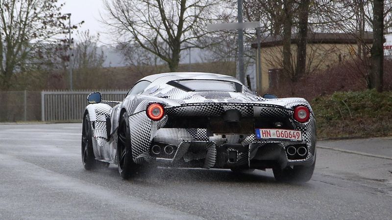 Ferrari'nin yeni hiper otomobili LaFerrari görüntülendi