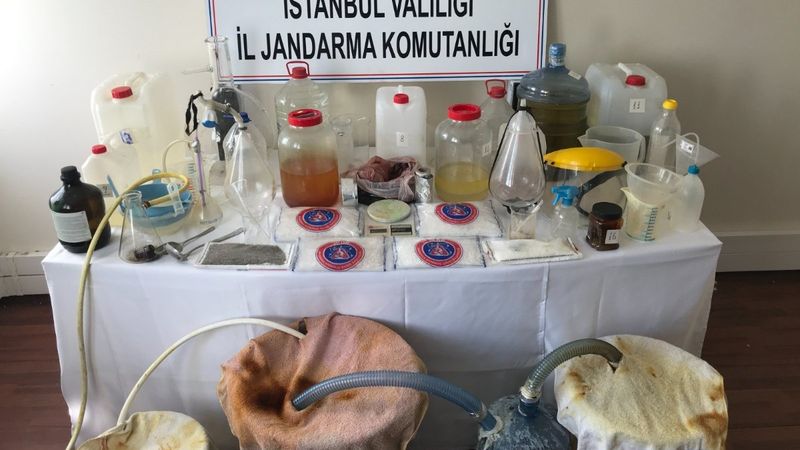 Esenyurt'ta rezidanstaki uyuşturucu imalathanesi basıldı