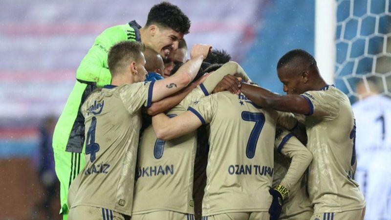 Konyaspor-Fenerbahçe maçının ilk 11'leri