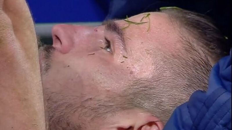 Fenerbahçe'de Pelkas sahayı sedyeyle terk etti