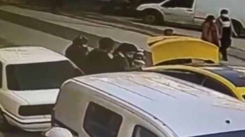 Bilecik'te yol ortasında kadını yumrukladı