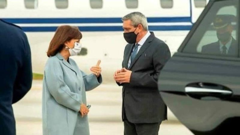 Yunanistan Cumhurbaşkanı ayakkabısıyla tepki çekti