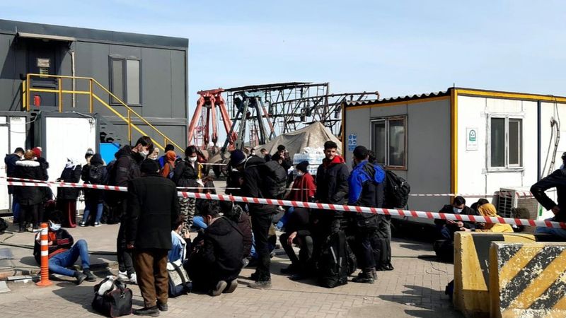 İzmir'den İtalya'ya gidecek olan konteynerden 55 göçmen çıktı