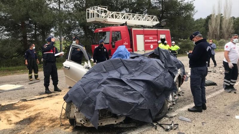Muğla'da tırla otomobil çarpıştı: 5 ölü