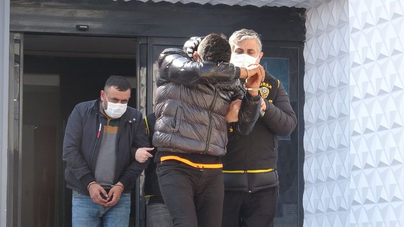 Bursa'da kız arkadaşını saçından tutup sürükleyen şahıs adliyede