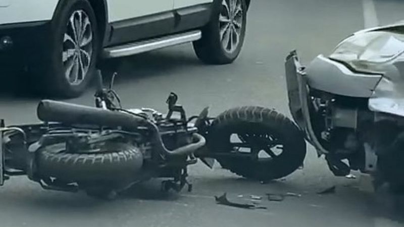 Zonguldak’ta kamyonet ile motosiklet çarpıştı