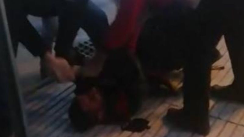 Çorum'da markete giren hırsızın yakalanma anı