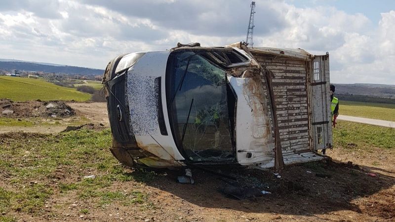 Tekirdağ'da kamyonet takla attı