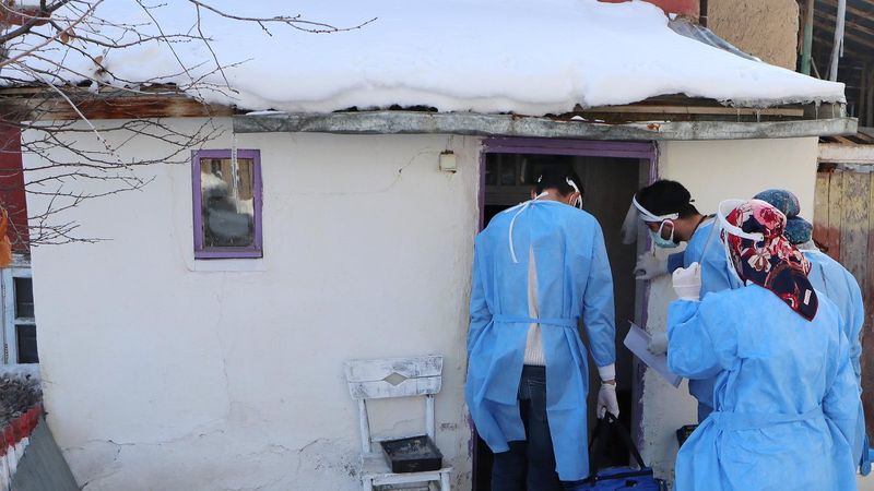 Erzurum'da aşı ekibi engel tanımıyor