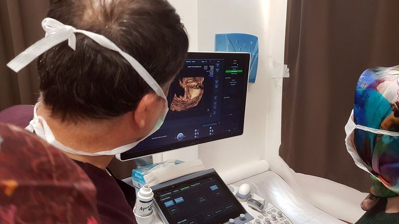 Göbek kordonundan kan nakli yapılan bebek yaşama tutundu