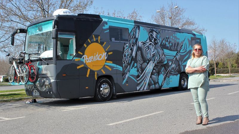 İzmir'de bir kadın, otobüs karavan tasarladı