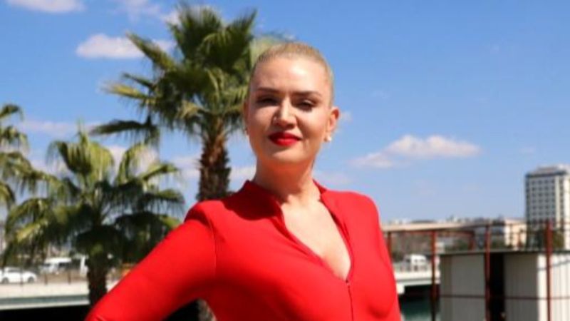 Doğa Bekleriz'in maskeli elbisesi