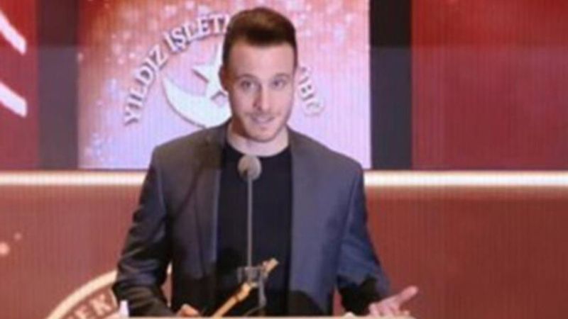 Kerem Bürsin, ödül törenini terk etti