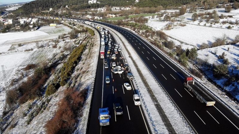 Bolu'da 9 araç birbirine girdi: 4 yaralı
