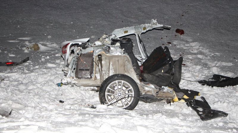 Bingöl'de otomobil yolcu otobüsüne çarptı: 1 ölü, 2 yaralı