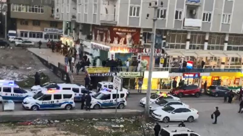 Mardin'deki kadın, aldatıldığını düşündüğü kadının evini bastı