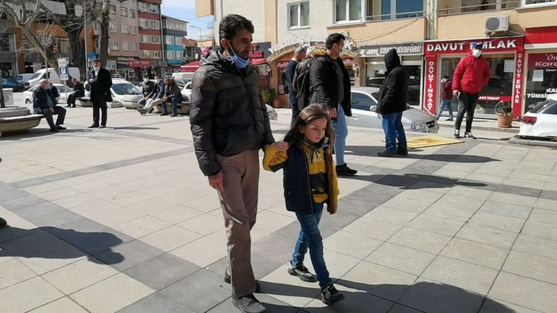 Bursa'da Suriyeli küçük Ziyad, babasının göremeyen gözü oldu