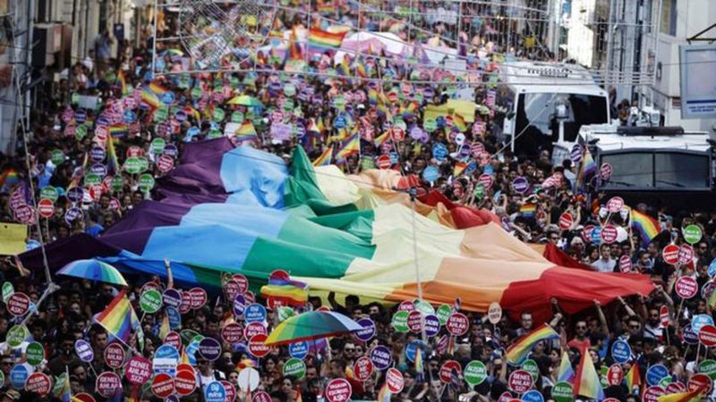 İBB'nin personele verdiği LGBT eğitiminde konu başlıkları