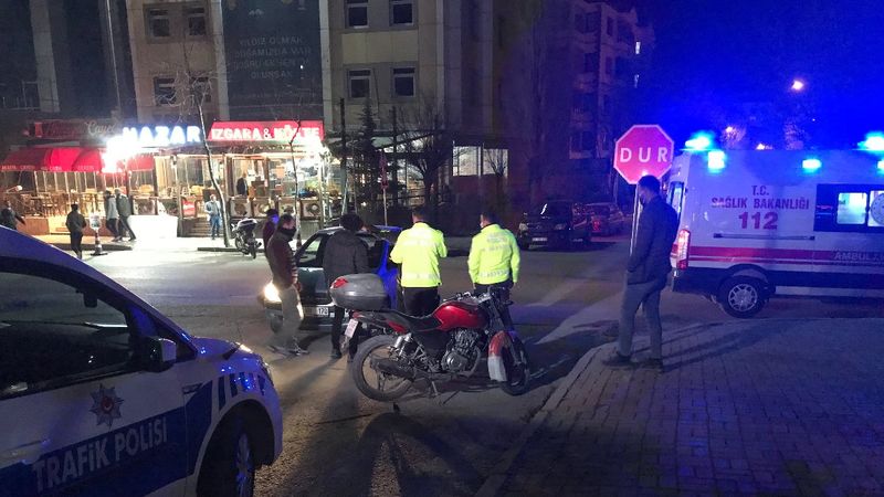 Elazığ'da otomobil motosiklete çarptı