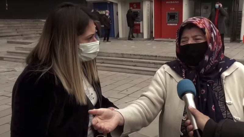 Ankara'da röportaj veren teyzenin, genç kız ile ekonomi tartışması
