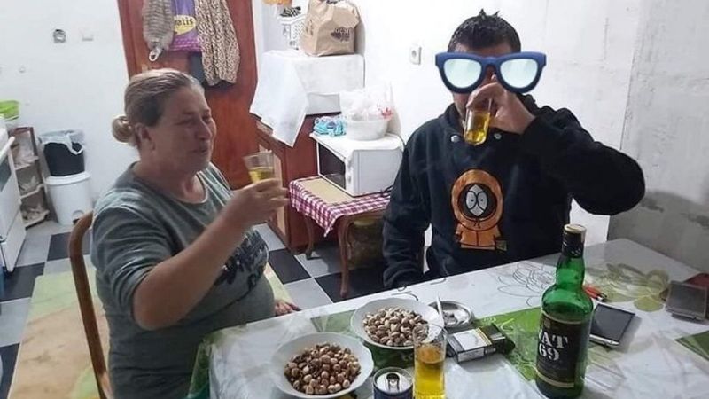 Süt alamayıp viski içen CHP'li teyze gündemden düşmüyor