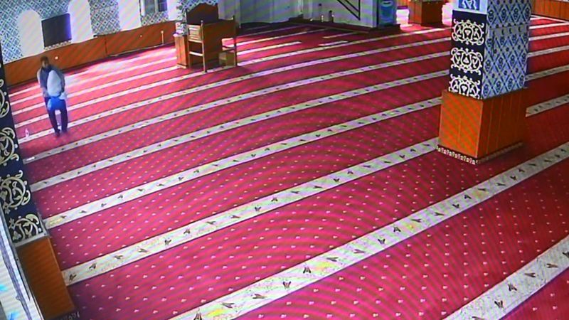 Diyarbakır'da camiden ses cihazını çaldı