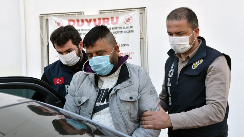 Canlı yayında kızını istismar eden sapık Antalya'da yakalandı