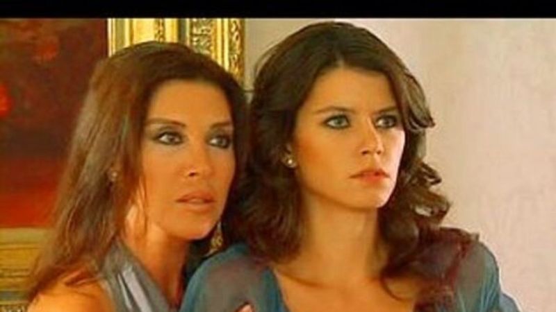 Beren Saat, Nebahat Çehre'nin doğum gününü kutladı