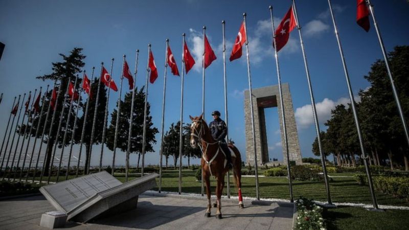 Yarın resmi tatil mi? 18 Mart Çanakkale Zaferi ders var mı, okullar tatil mi?