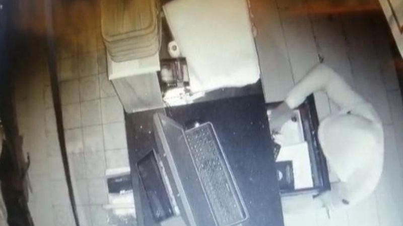 Bursa'da kasayı açamayan hırsız sadaka kutusunu çaldı