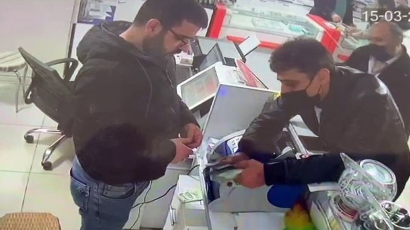 Esenyurt'ta tırnakçılık yöntemiyle 300 doları çalmaya çalıştılar