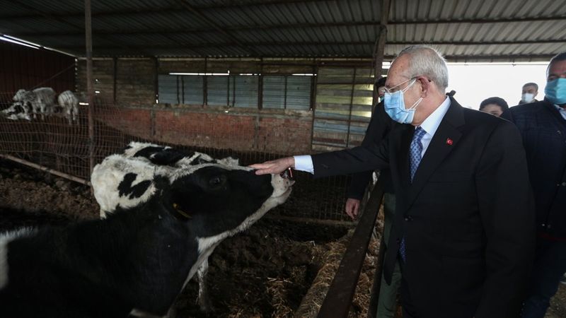 Kemal Kılıçdaroğlu, dilek tutup bileklik taktı