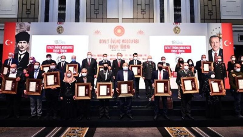 Ali Yerlikaya, şehit aileleri ve gazilere Devlet Övünç Madalyası takdim etti