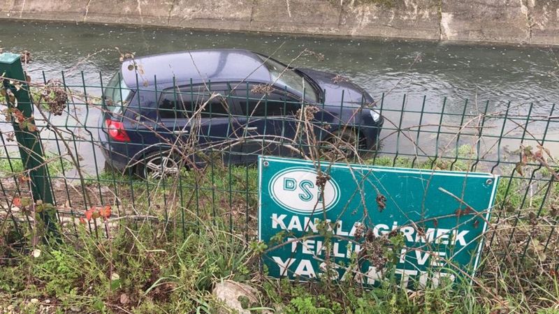 Düzce'de otomobiliyle dereye uçtu