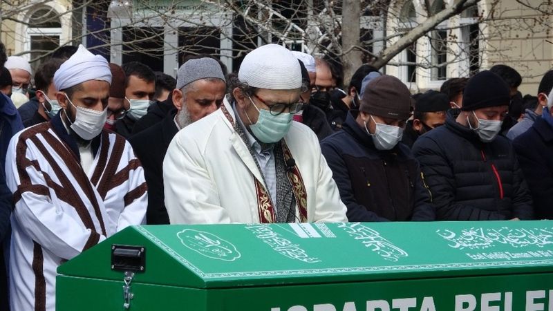 Isparta'da kazada ölen gencin cenaze namazını babası kıldırdı